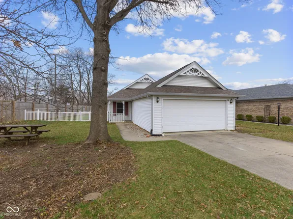36 Coventry Ct, New Palestine, IN 46163