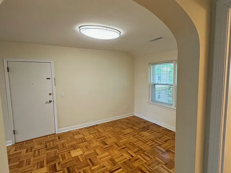 2420 E Washington Ave — Photo 14