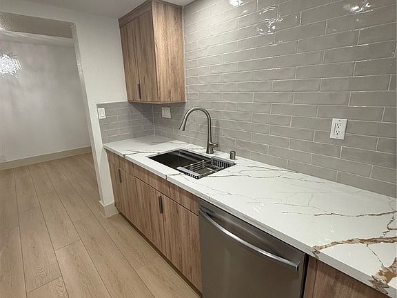 5th image of 750 S Royal Crest Cir Unit 344