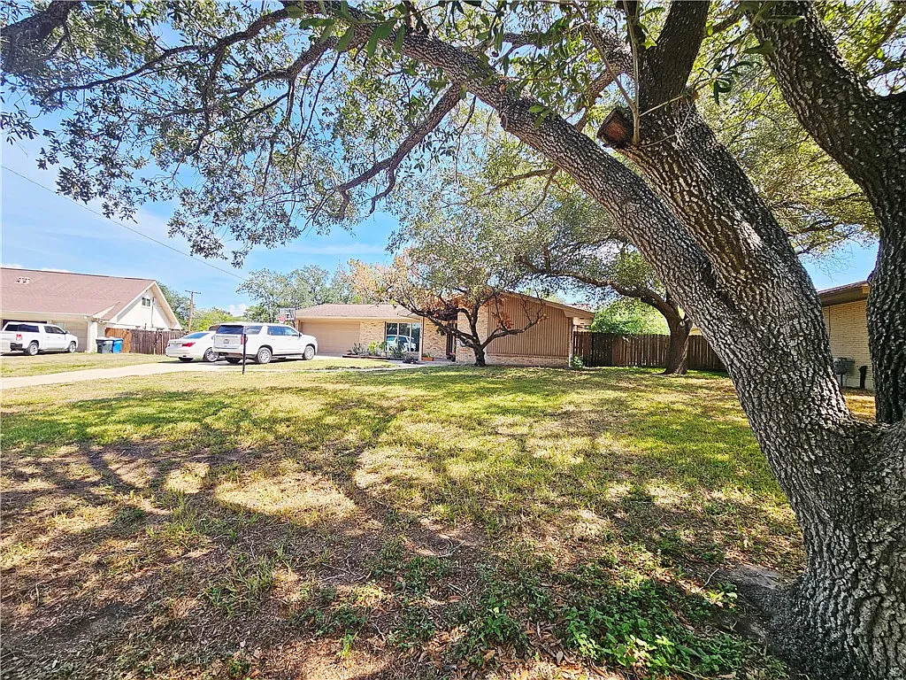 4 bed, 3.0 bath, 2198 sqft, $2,950 — Photo 2