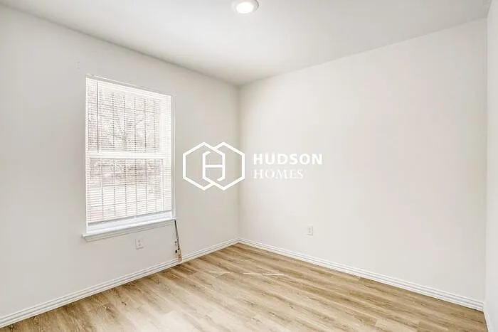 126 N San Ignacio Ave — Photo 8