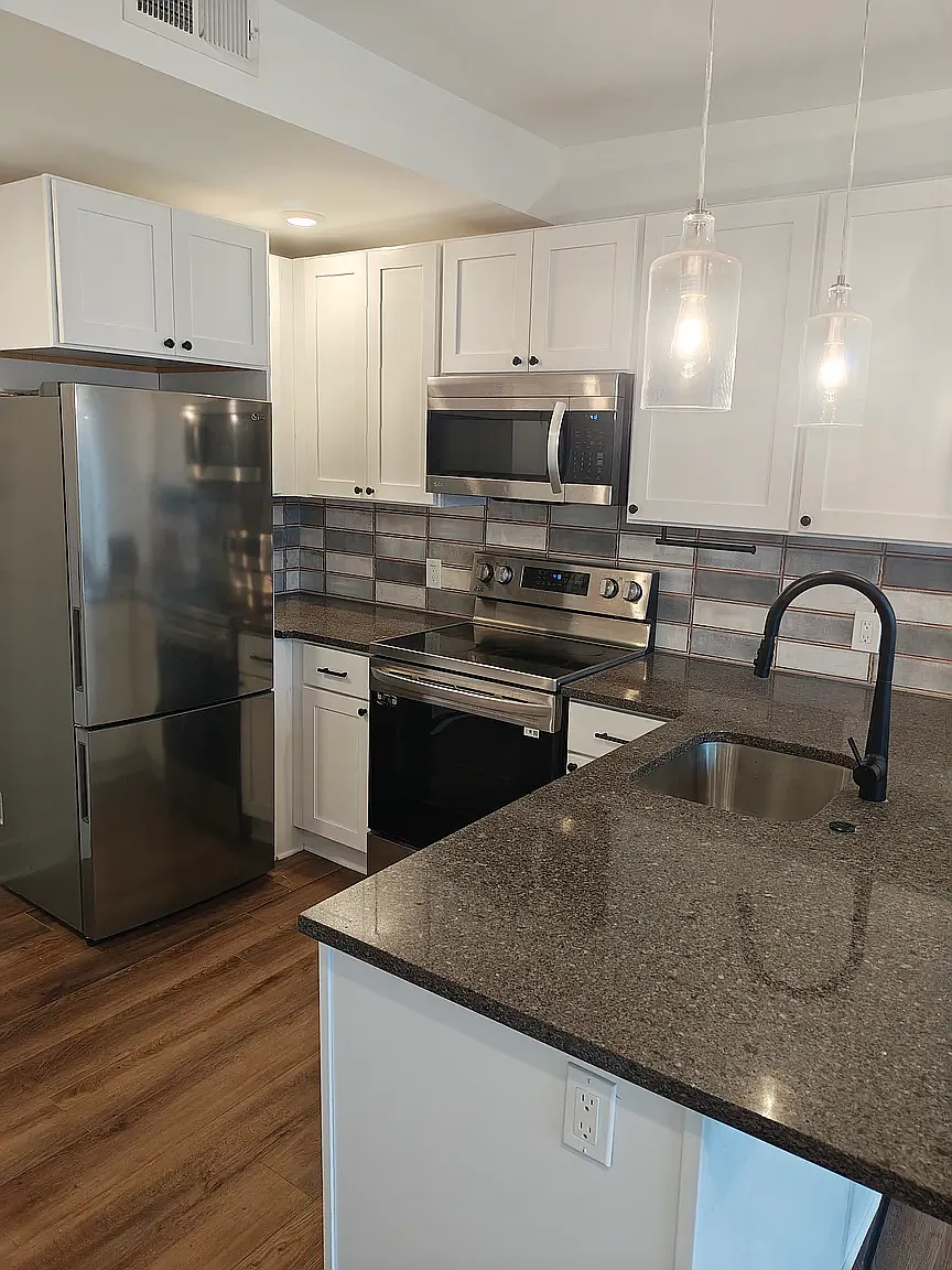 2214 N Front St — Photo 3