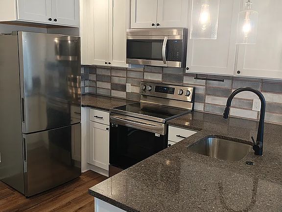 3rd image of 2214 N Front St #201