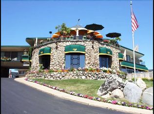 111 Pine River Ln, Charlevoix, MI 49720