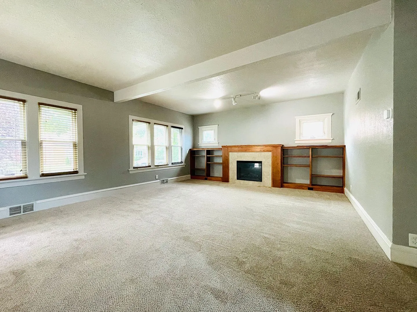 4 bed, 2.0 bath, 1574 sqft, $1,998 — Photo 2
