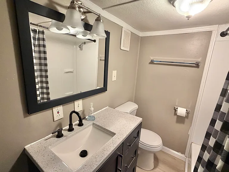 2570 Sanger Ln #C — Photo 5