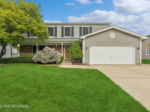 1285 Manchester Dr, Crystal Lake, IL 60014