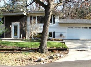 25 Woodland Trl, Ogden Dunes, IN 46368