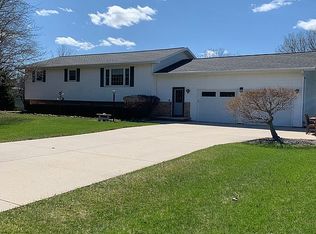 W3951 Empire Ln, Fond Du Lac, WI 54937