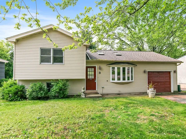 3 Clark Ave, Lake In The Hills, IL 60156