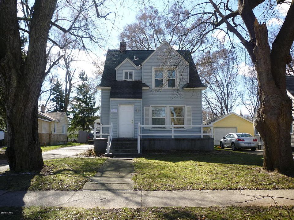 1st image of 124 43rd St SE
