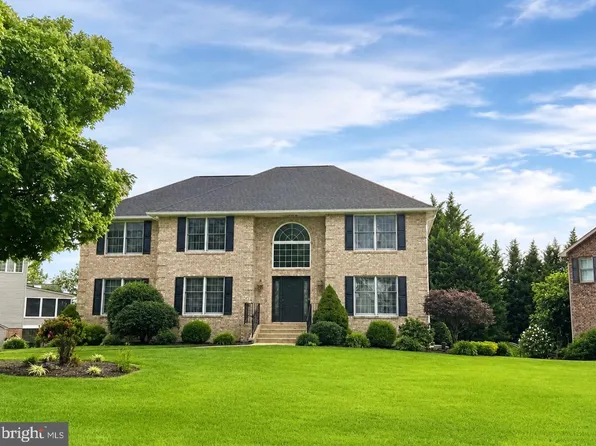 19211 Olde Waterford Rd, Hagerstown, MD 21742
