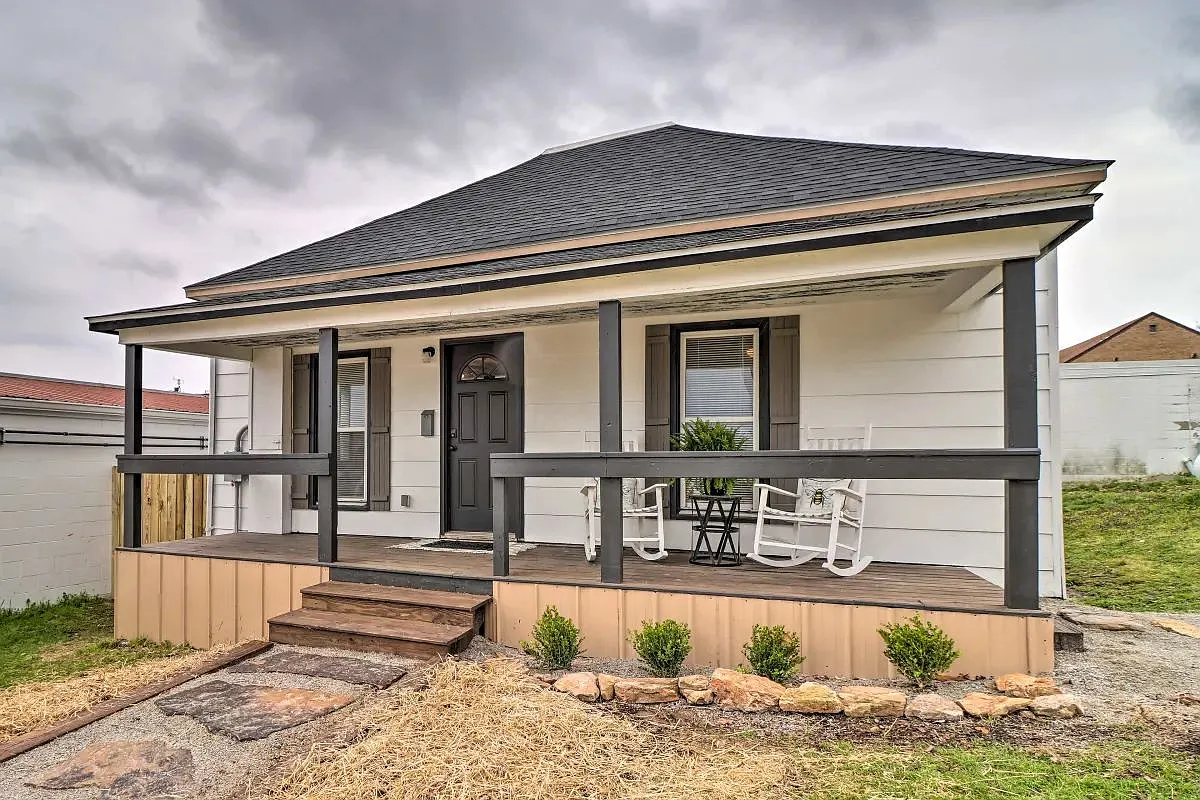 2 bed, 900 sqft, $1,950 — Photo 1