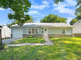 502 NE 67th St, Gladstone, MO 64118