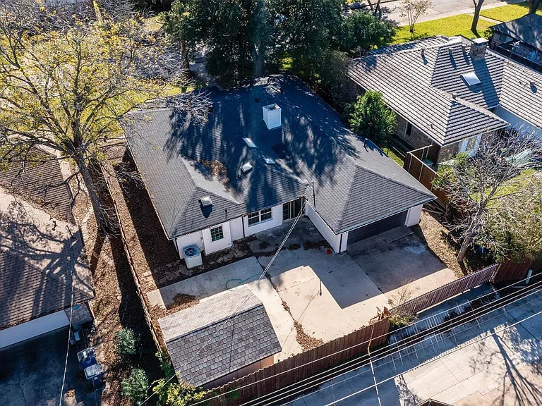 7171 Elliott Dr — Photo 2