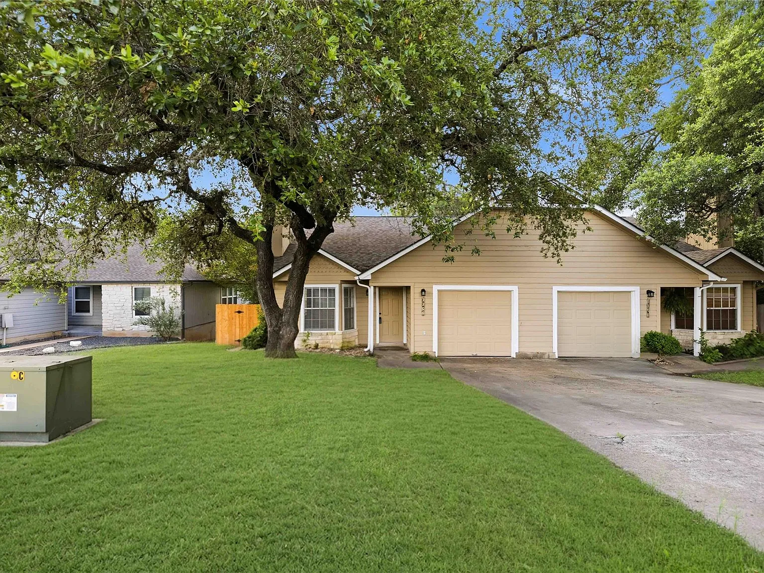 3 bed, 2.0 bath, 1080 sqft, $1,950 — Photo 2