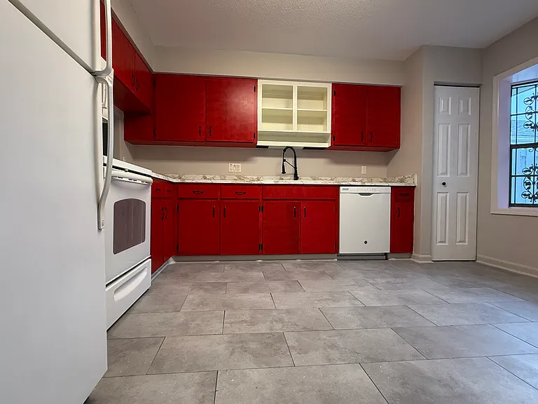 84 Lake Fairgreen Cir — Photo 13