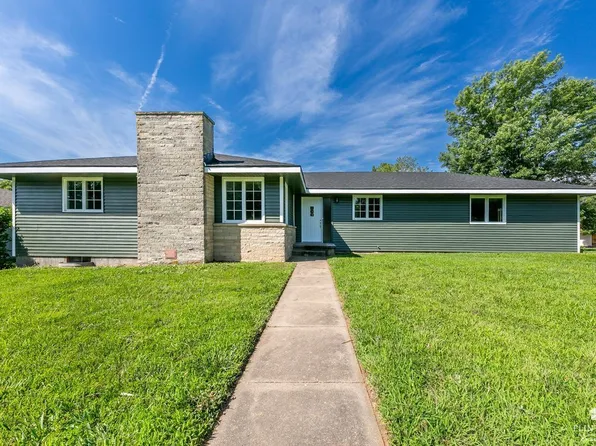 403 Parkview Dr, Wamego, KS 66547
