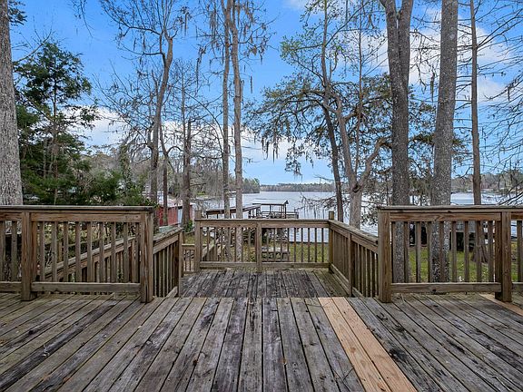 4th image of 399 Davidson St