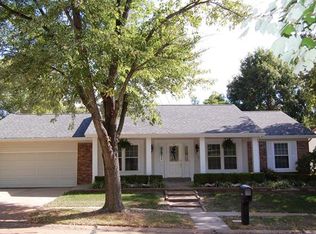 946 Gervas Dr, Ballwin, MO 63021