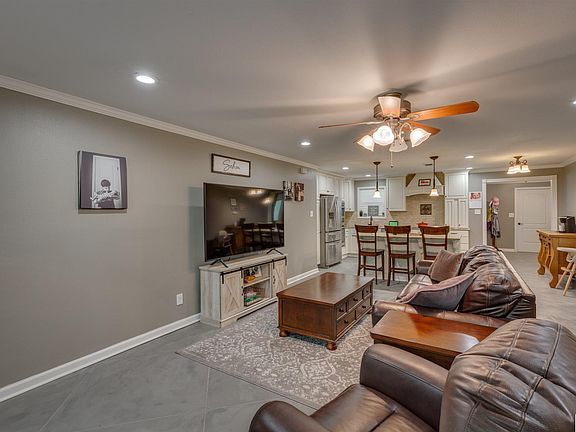 2nd image of 12301 Lazy Oaks Dr