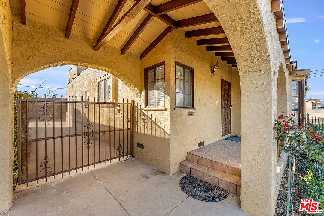 4 bed, 2.0 bath, 2138 sqft, $5,200 — Photo 3