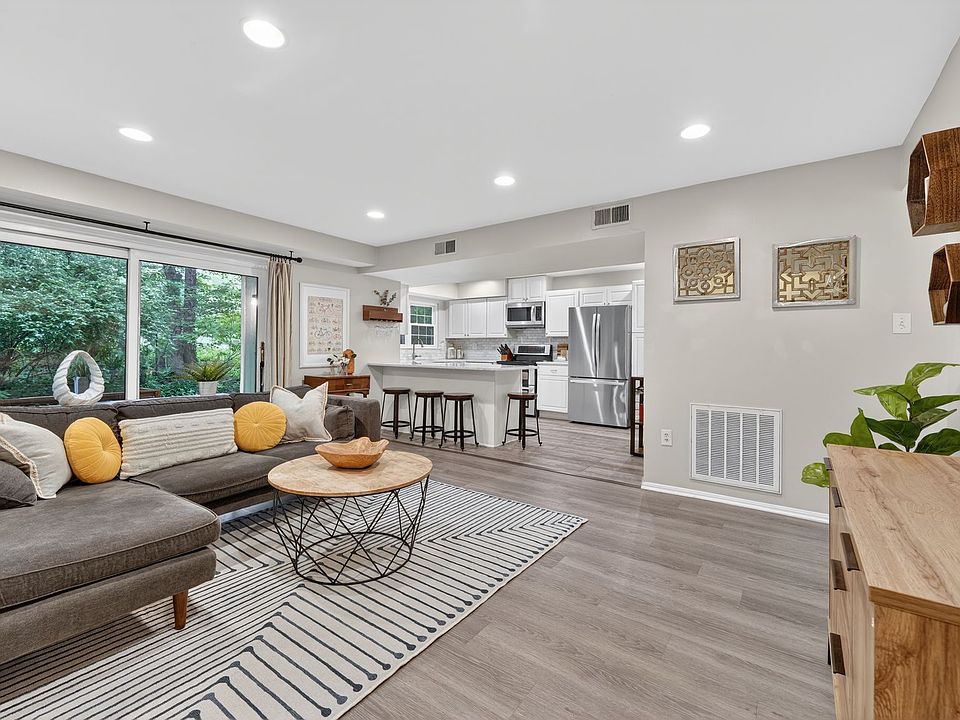 1st image of 7719 Inversham Dr APT 126