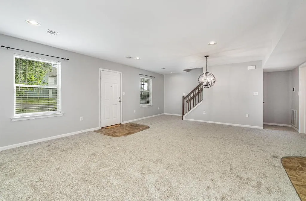 180 Melbourne Ln — Photo 4