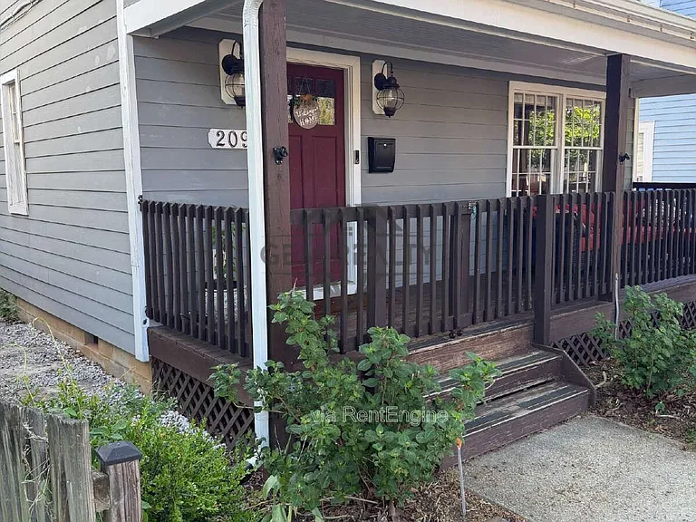 209 Prince Edward St — Photo 2