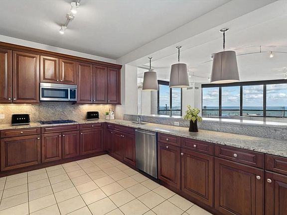 4th image of 600 N Lake Shore Dr APT 2105