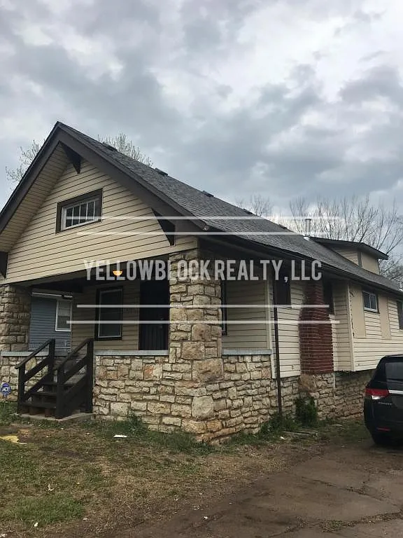 8207 Lydia Ave — Photo 2