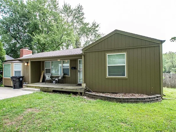 9601 E 66th St, Raytown, MO 64133