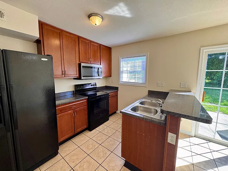 44 Blakely Ct — Photo 3