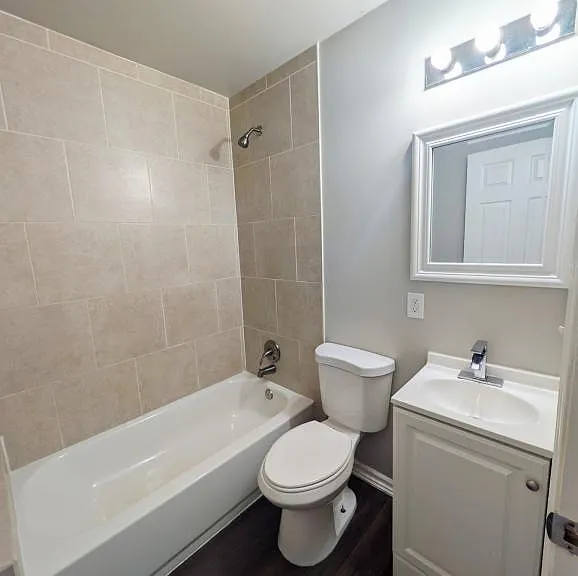 2524 Cass St — Photo 10
