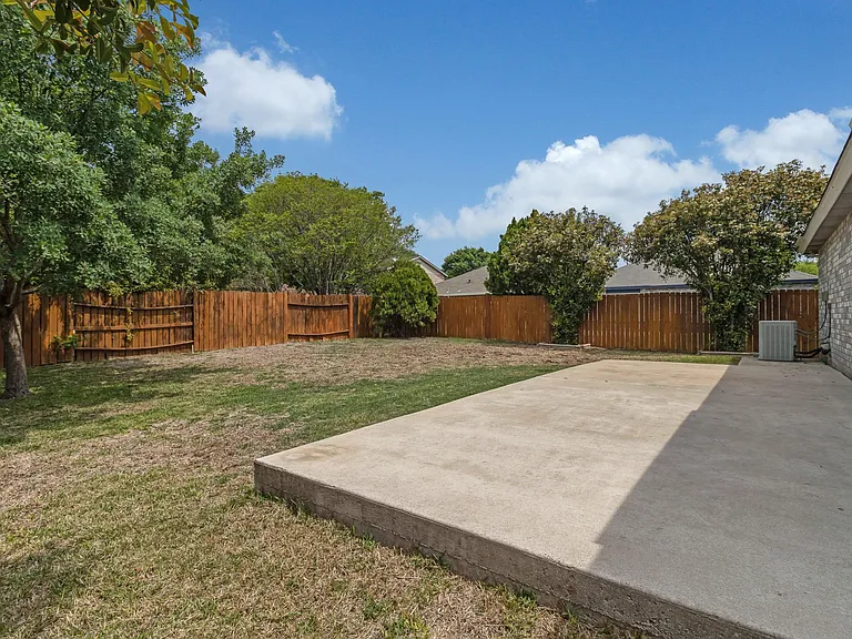 6315 Regency Ln — Photo 3