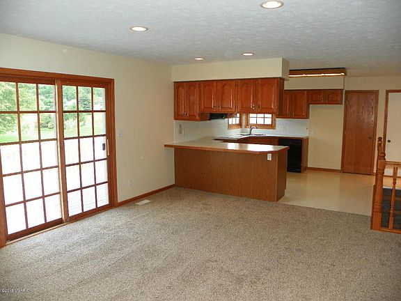 3rd image of 3820 Bennington Dr NE