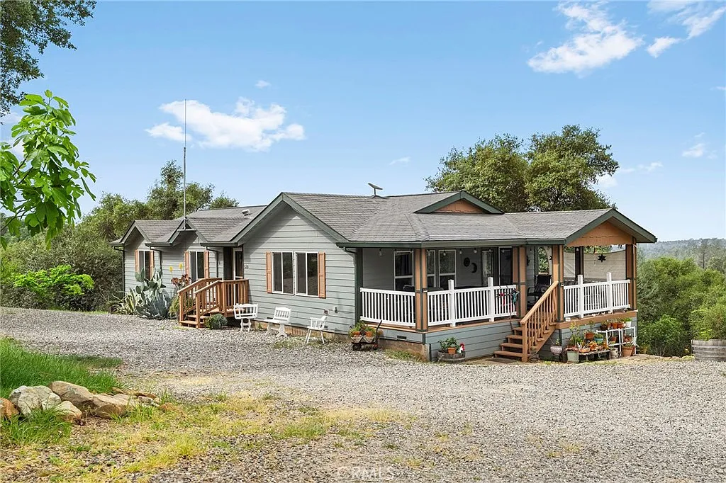 635 Circle Dr photo 1