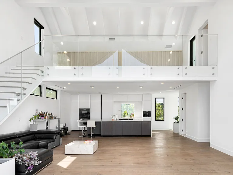 2021 Davies Way — Photo 10