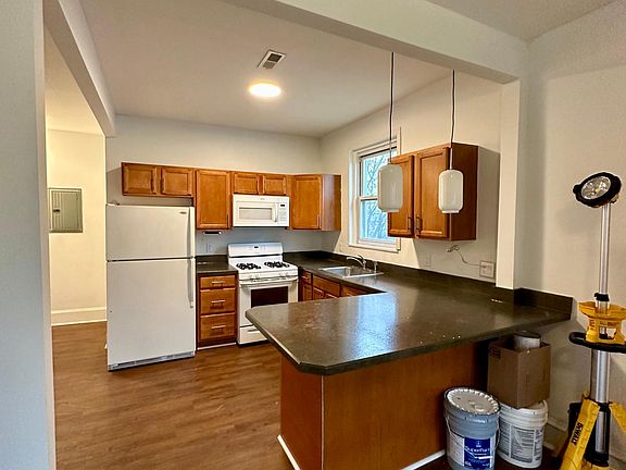 4th image of 40 W Pomona St Floor 2