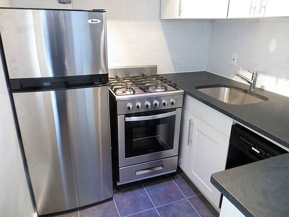 4th image of 87 Saint Marks Pl APT 1C