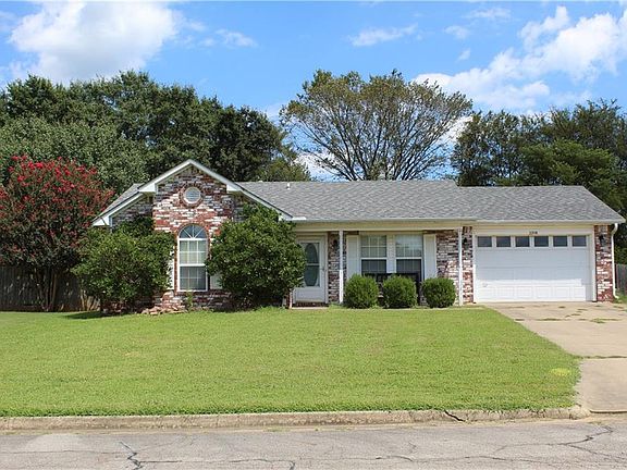 2nd image of 2208 Emerald Dr
