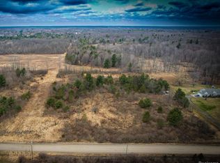 398 Pine Ridge Rd, Saint Clair, MI 48079