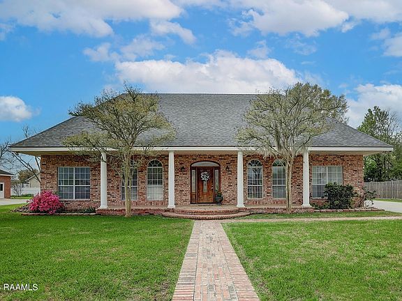 2nd image of 2018 Le Belle Villa Blvd