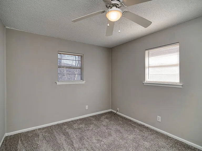 502 Brown St — Photo 16