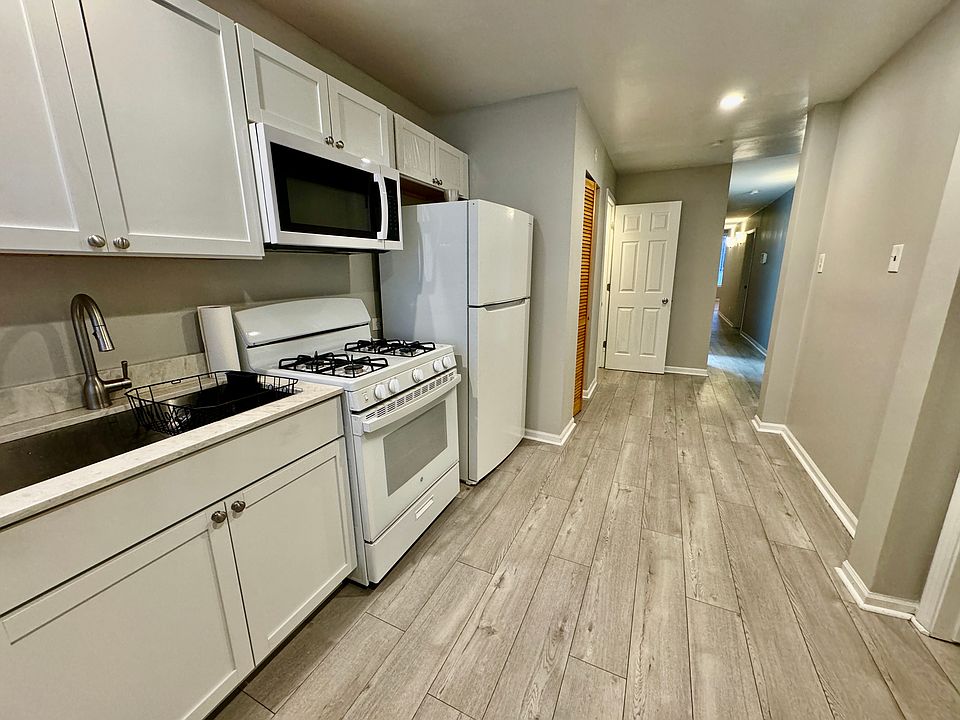 1st image of 4457 S Oakenwald Ave #2
