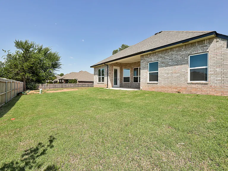 2712 Dunham Dr — Photo 49