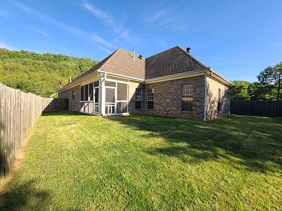 3rd image of 1144 Castlemaine Dr
