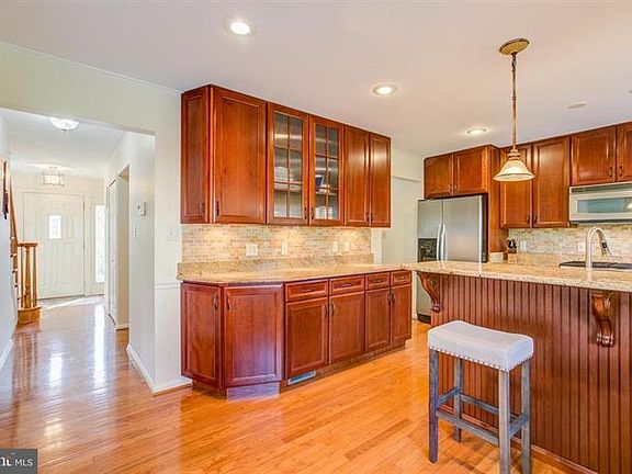 3rd image of 9520 Wallingford Dr