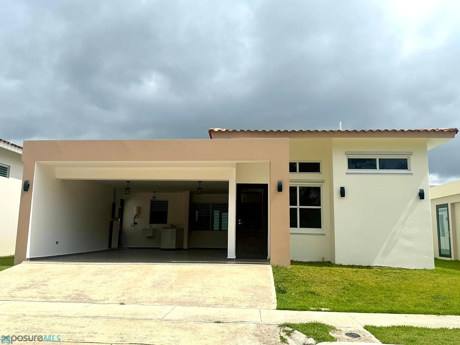3 bed, 2.0 bath, 1900 sqft, $2,000 — Photo 1