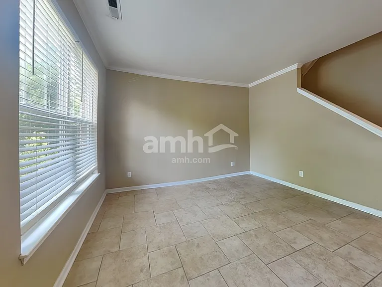 409 Stobhill Ln — Photo 6